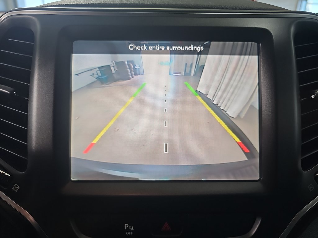 Used 2019 Jeep Cherokee Trailhawk AWD/4WD image 29