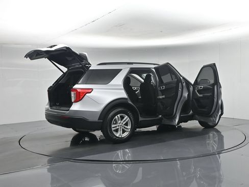 Certified 2023 Ford Explorer XLT RWD image 6