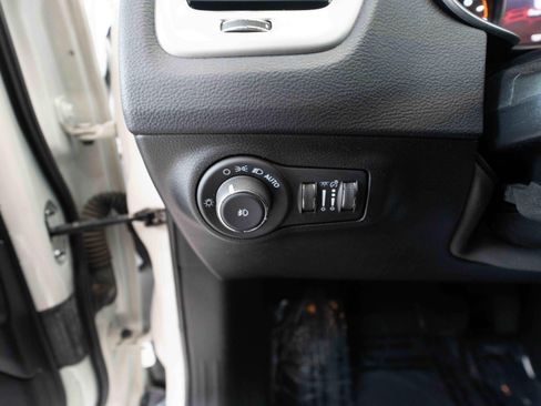 Used 2021 Jeep Compass Latitude w/ Convenience Group AWD/4WD image 11