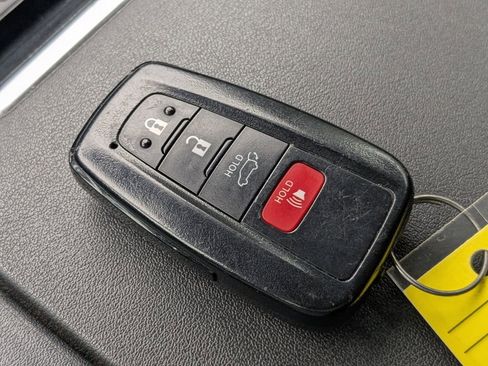 Used 2023 Toyota Highlander LE image 32