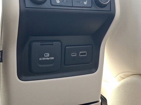 Used 2021 GMC Acadia Denali w/ Denali Ultimate Package AWD/4WD image 12