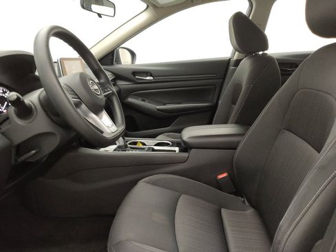 Used 2024 Nissan Altima 2.5 SV image 17