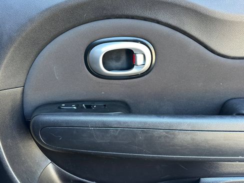 Used 2016 Kia Soul FWD image 22