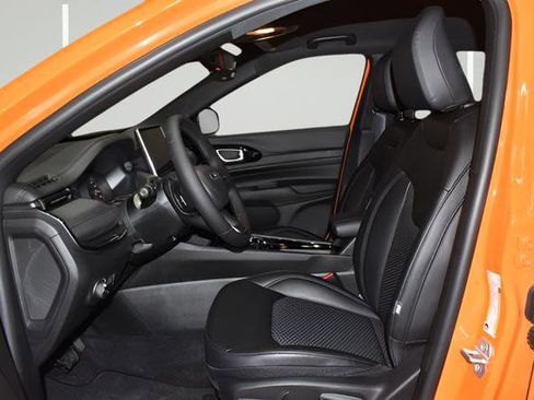 New 2026 Jeep Compass Latitude AWD/4WD image 10