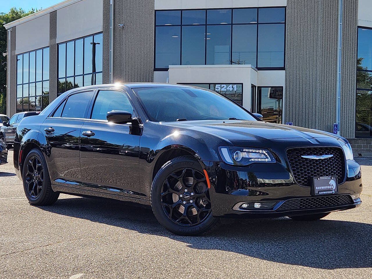 Used 2017 Chrysler 300 S AWD/4WD image 29