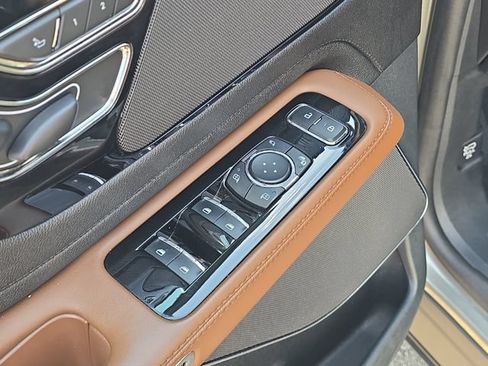 Used 2023 Lincoln Aviator Reserve w/ Equipment Group 201A AWD/4WD image 9