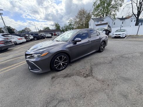 Used 2021 Toyota Camry LE image 31