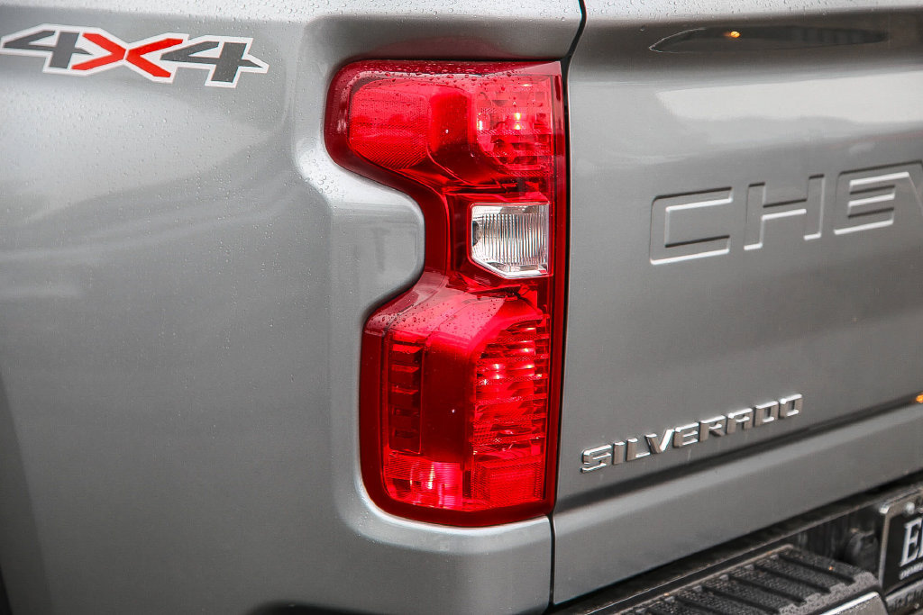 Used 2025 Chevrolet Silverado 2500 LT w/ Convenience Package AWD/4WD image 10