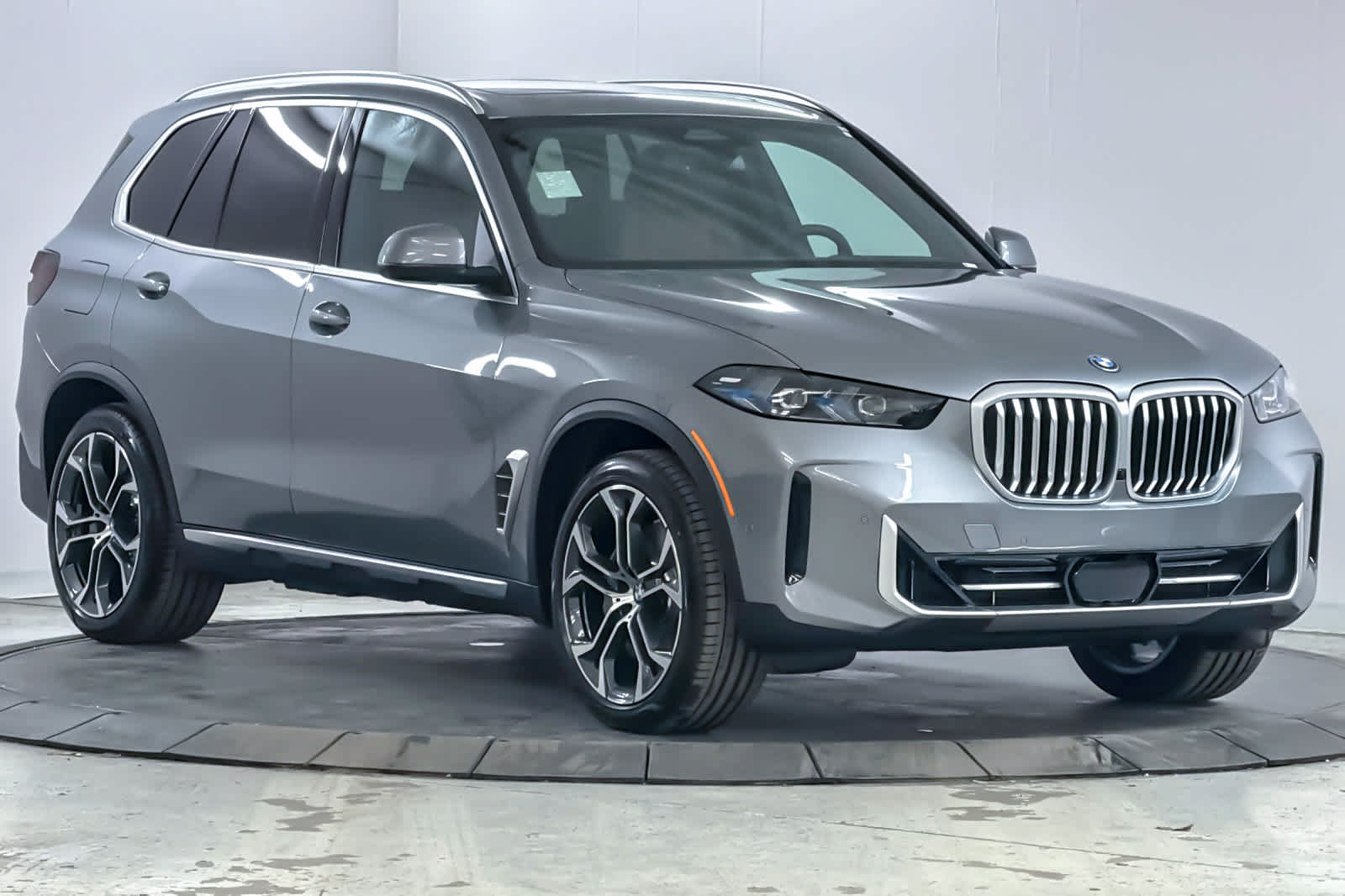 Used 2026 BMW X5 xDrive50e w/ Premium Package AWD/4WD image 9