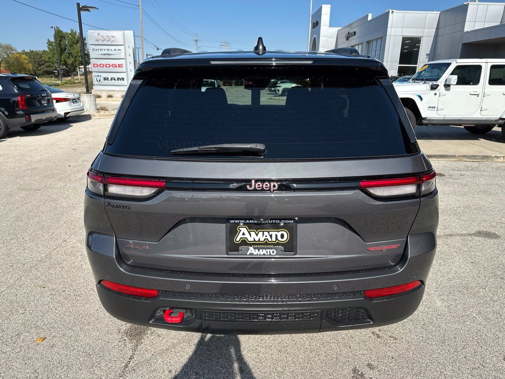 Used 2022 Jeep Grand Cherokee Trailhawk w/ ADV Protech Group II AWD/4WD image 8