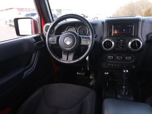 Used 2018 Jeep Wrangler Unlimited Sahara w/ Connectivity Group image 19