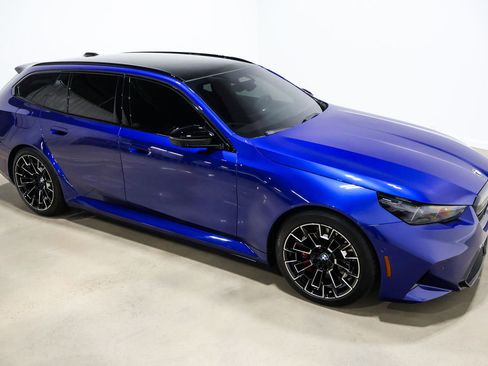 Used 2025 BMW M5 Touring image 90