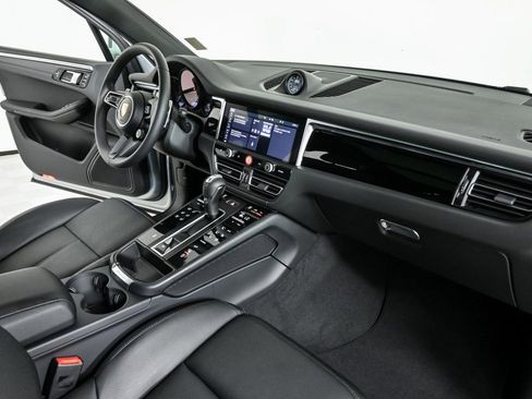 New 2026 Porsche Macan image 24