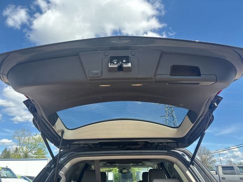 Used 2011 Chevrolet Traverse LTZ FWD image 20