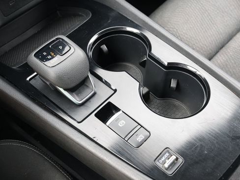 Used 2024 Nissan Rogue SV image 23