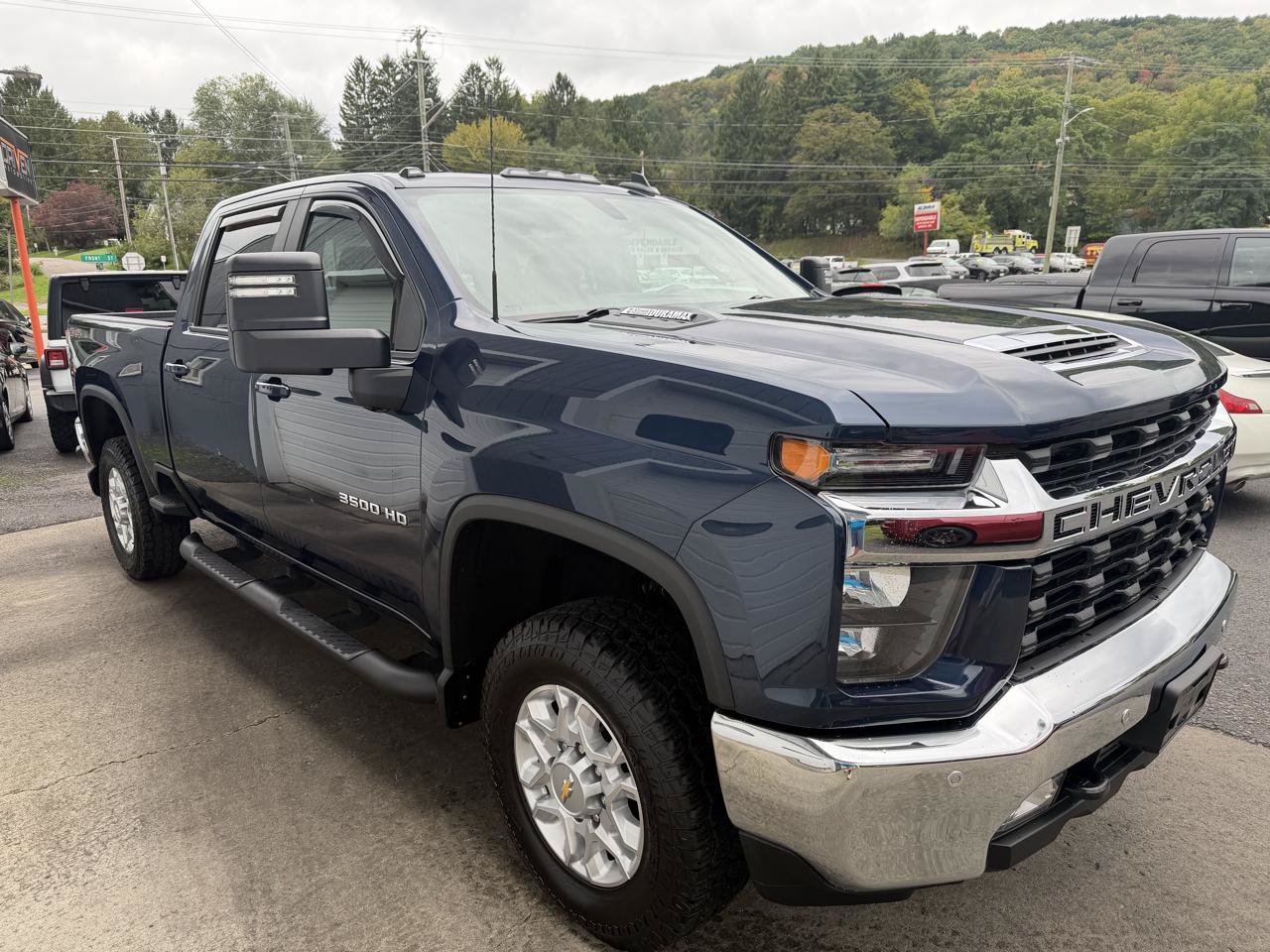 Used 2022 Chevrolet Silverado 3500 LT w/ All Star Edition AWD/4WD image 3