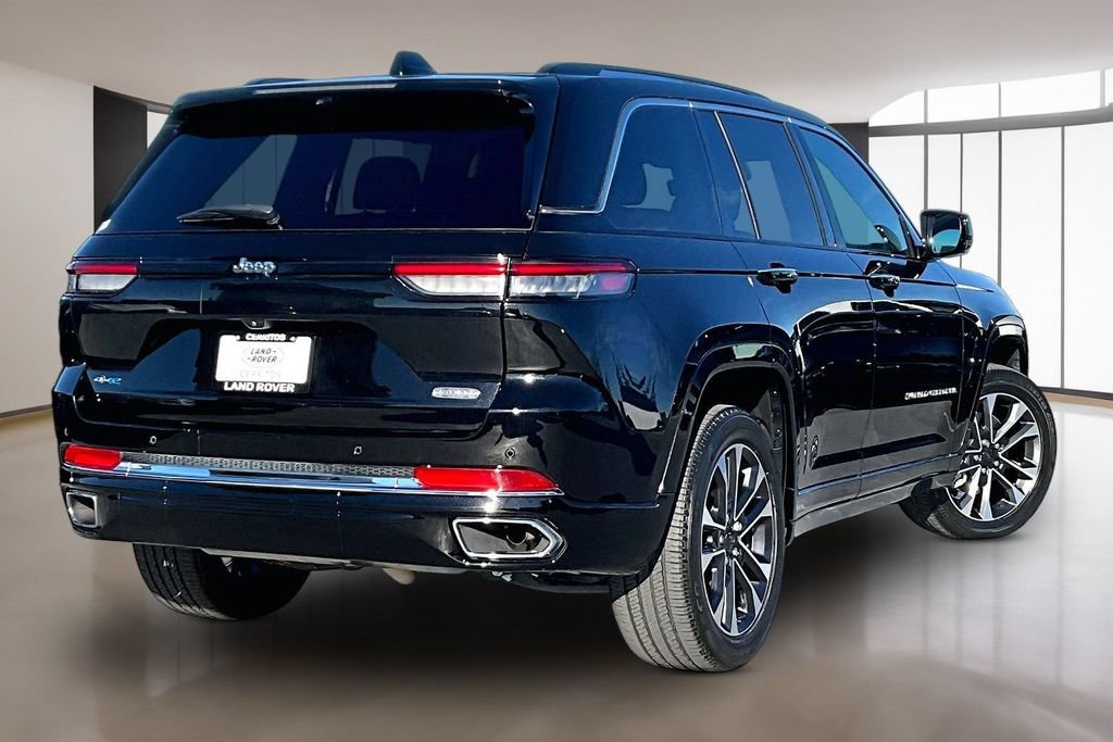 Used 2023 Jeep Grand Cherokee Overland w/ Luxury Tech Group IV AWD/4WD image 6