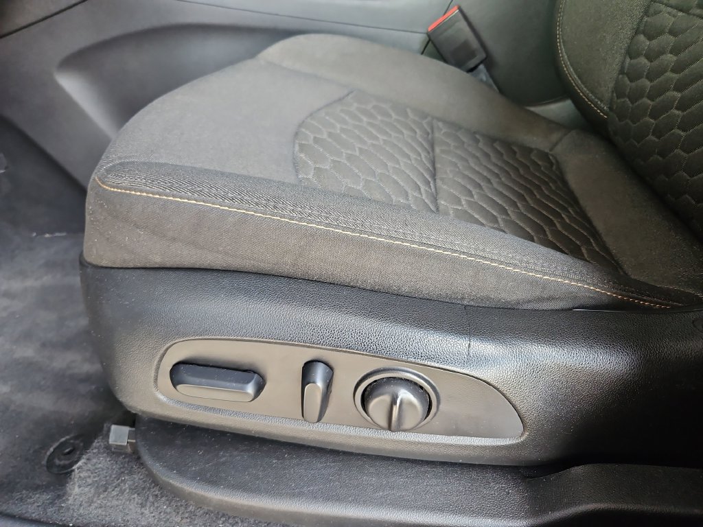 Used 2020 Chevrolet Equinox LT FWD image 24