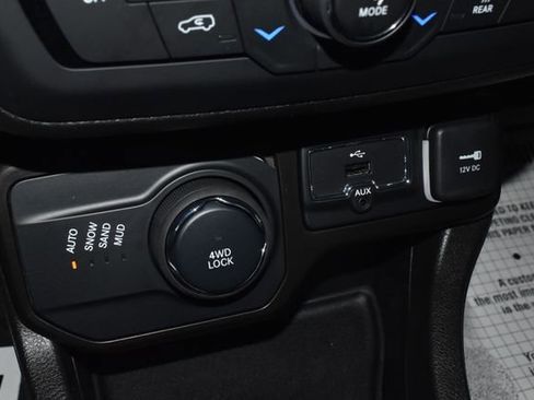 Certified 2021 Jeep Renegade Latitude w/ Luxury Group I AWD/4WD image 21