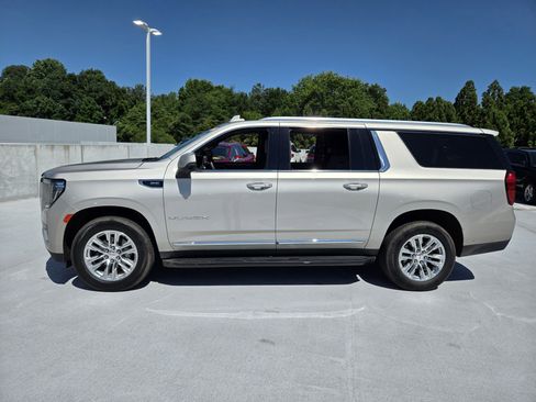 Used 2023 GMC Yukon XL SLT w/ SLT Luxury Package RWD image 2