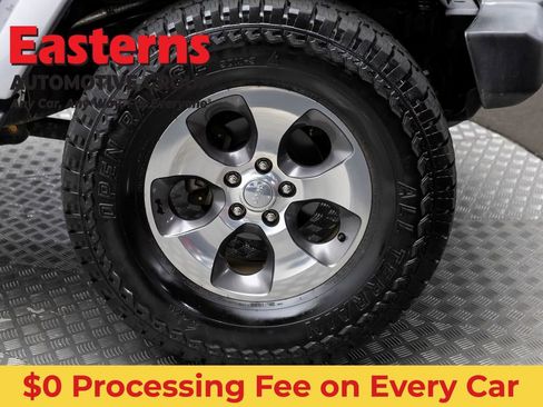 Used 2017 Jeep Wrangler Unlimited Sahara w/ Max Tow Package AWD/4WD image 33