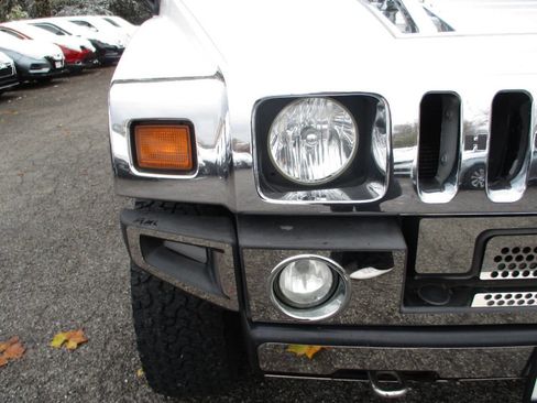 Used 2004 HUMMER H2 w/ Preferred Equipment Group image 26