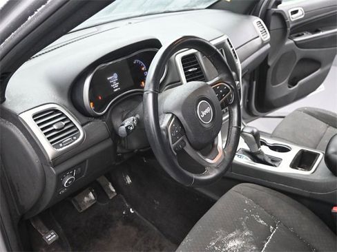 Used 2018 Jeep Grand Cherokee Laredo image 9
