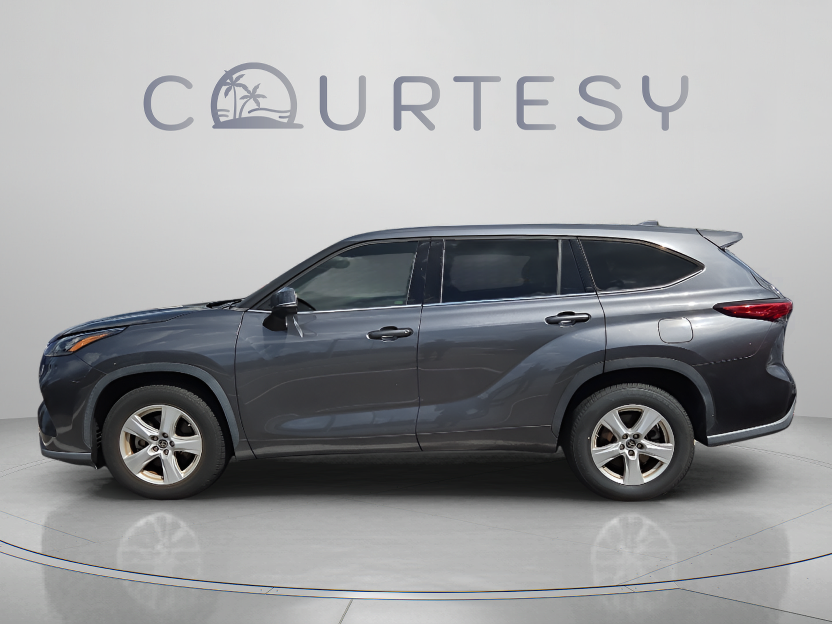 Certified 2020 Toyota Highlander L FWD image 2