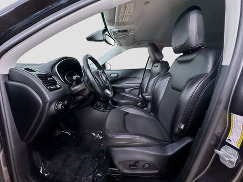Used 2019 Jeep Compass Latitude AWD/4WD image 25