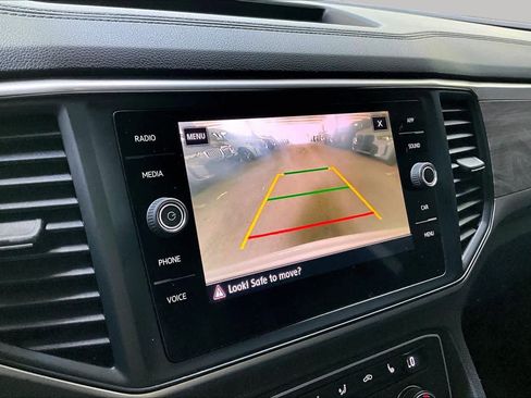 Used 2020 Volkswagen Atlas Cross Sport SE w/ Panoramic Sunroof Package FWD image 26