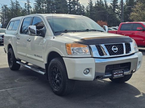 Used 2012 Nissan Titan SL image 7