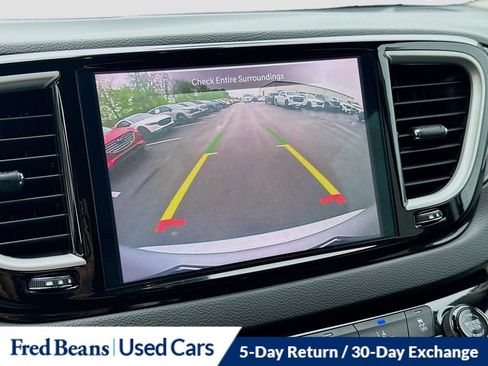 Used 2024 Chrysler Pacifica Touring-L FWD image 27
