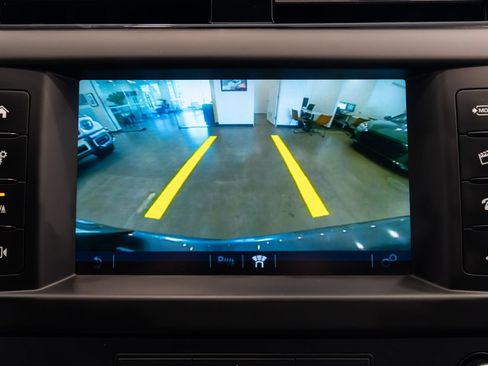 Used 2017 Land Rover Discovery SE AWD/4WD image 13
