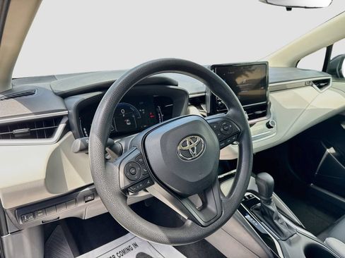 Used 2026 Toyota Corolla LE FWD image 9