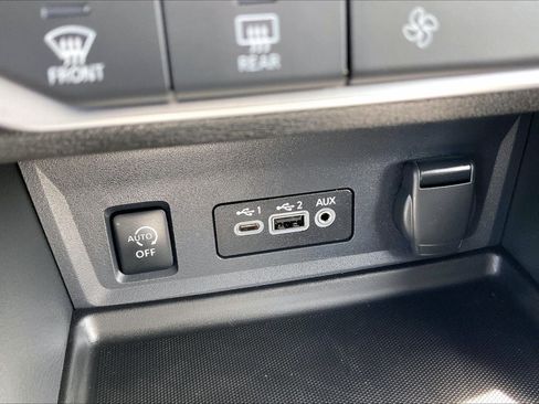 Used 2025 Nissan Sentra SR w/ Midnight Edition FWD image 31