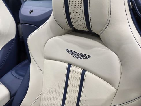 Used 2021 Aston Martin V8 Vantage Roadster image 5
