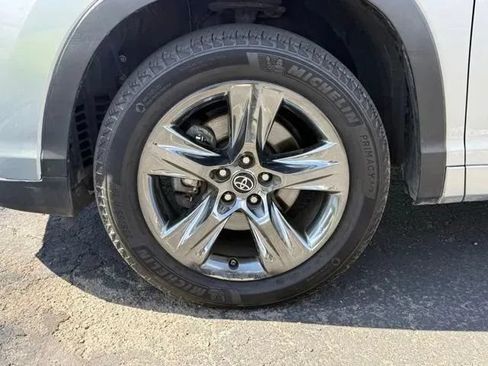 Used 2017 Toyota Highlander Limited Platinum w/ Carpet Mat Package FWD image 36