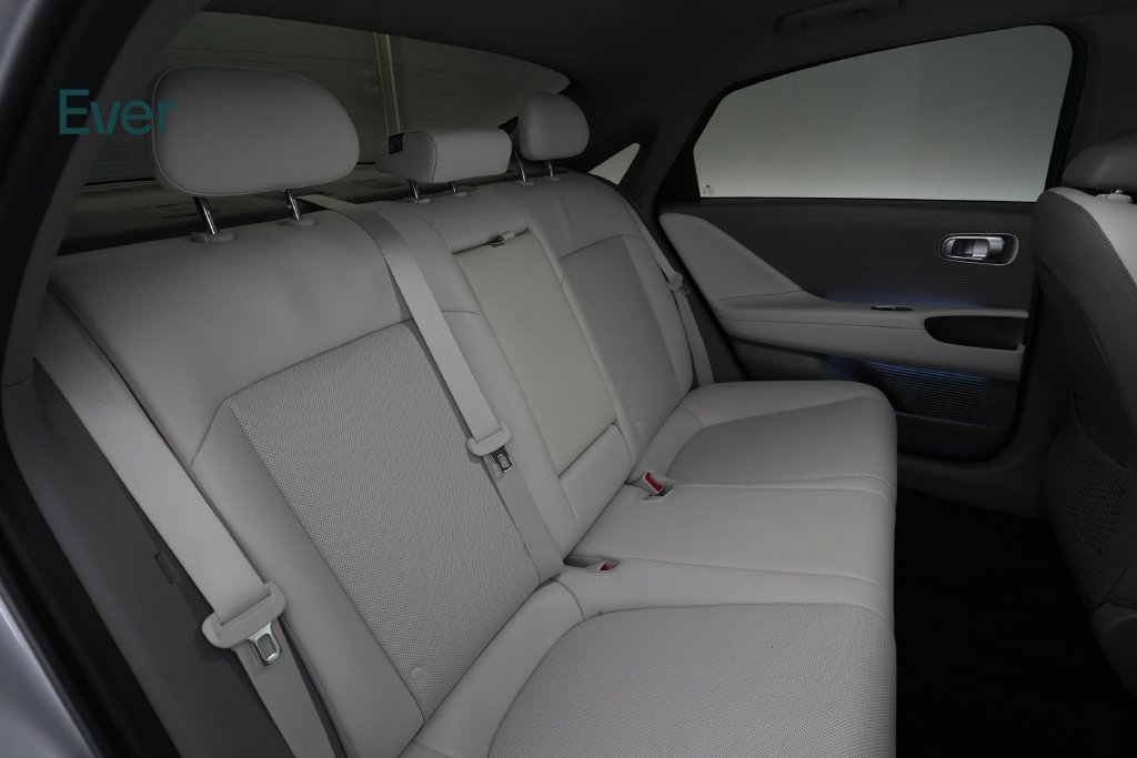 Used 2025 Hyundai Ioniq 6 SEL RWD image 5