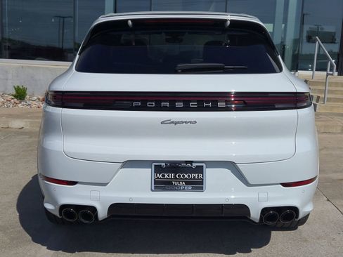 Certified 2025 Porsche Cayenne image 6
