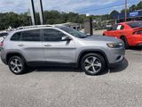 Used 2019 Jeep Cherokee Limited image 2