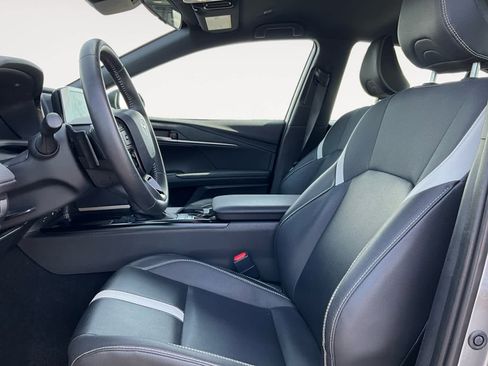 Used 2025 Toyota Camry SE image 10