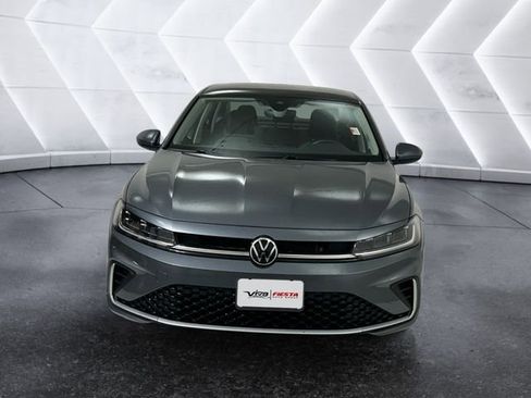 Used 2025 Volkswagen Jetta SE image 2
