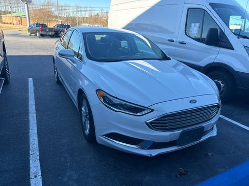 Used 2018 Ford Fusion SE w/ Equipment Group 602A image 3