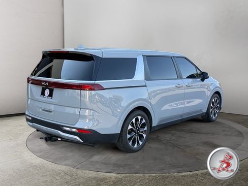 Used 2024 Kia Carnival EX FWD image 7