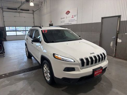 Used 2017 Jeep Cherokee Sport FWD image 1