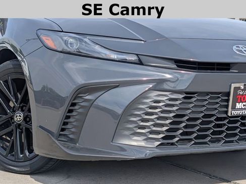 Used 2025 Toyota Camry SE image 3