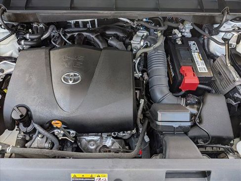 Used 2021 Toyota Highlander XSE FWD image 24
