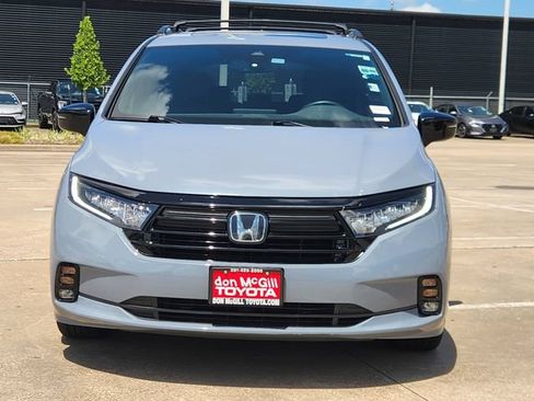 Used 2023 Honda Odyssey Sport image 2