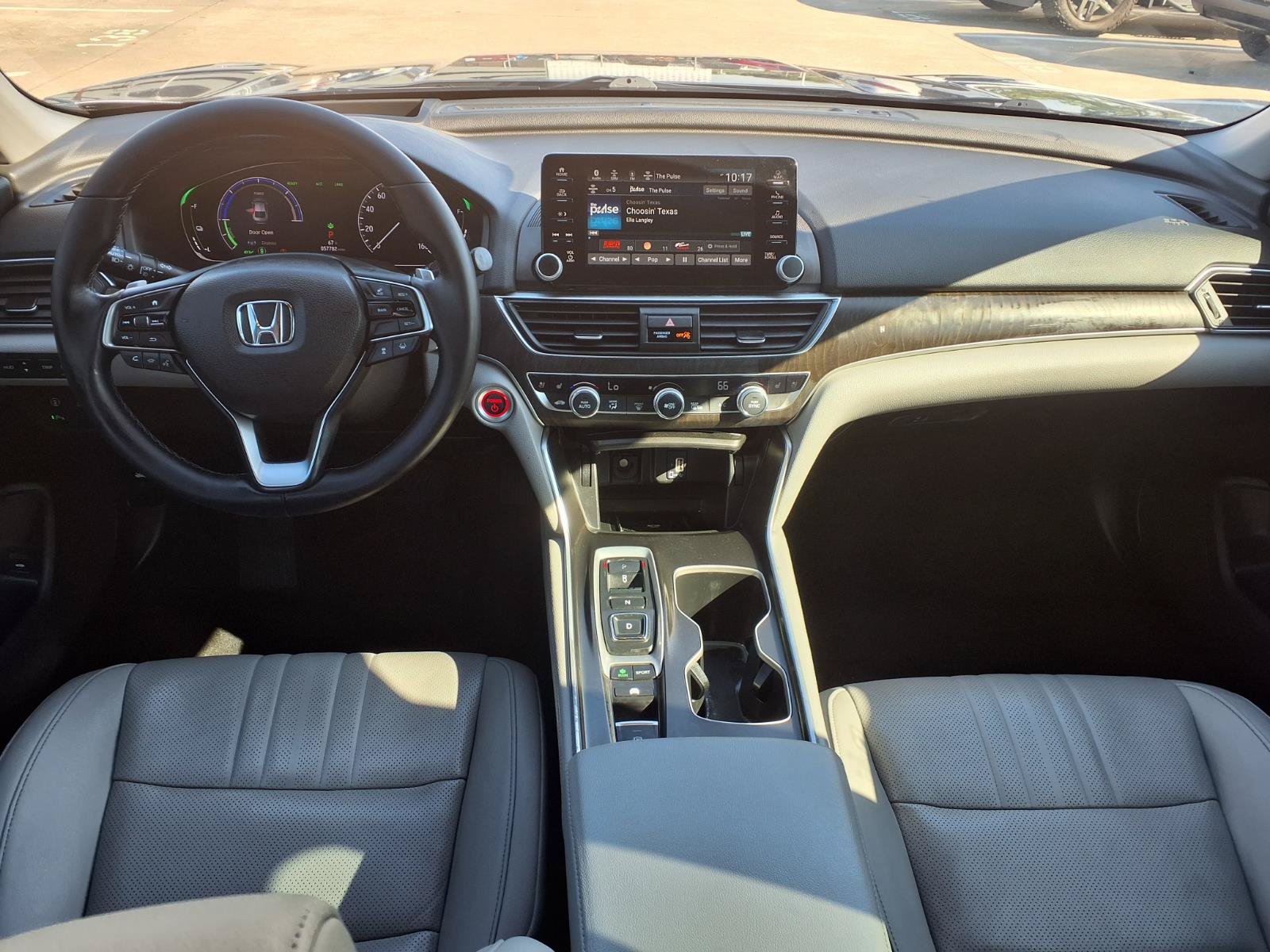 Used 2019 Honda Accord Touring image 4