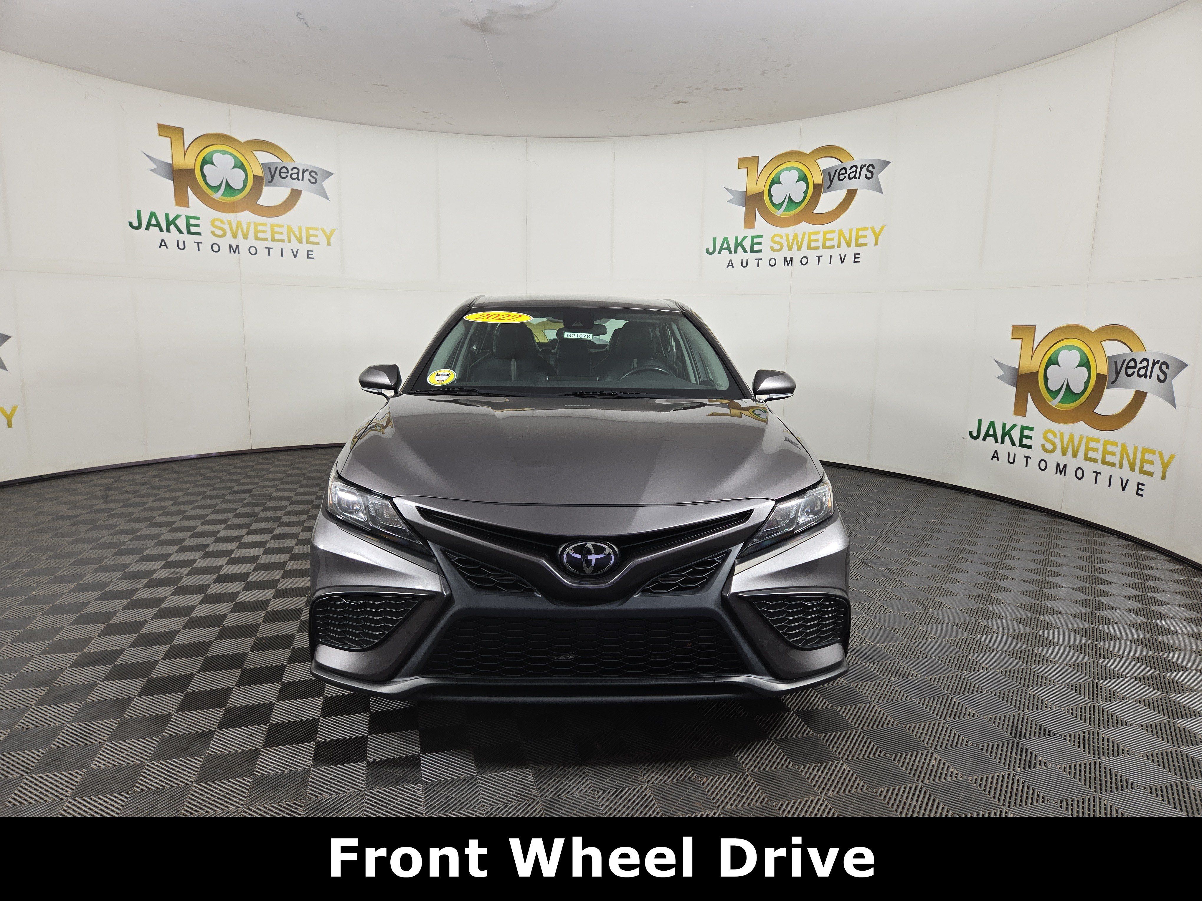 Used 2022 Toyota Camry SE FWD image 2